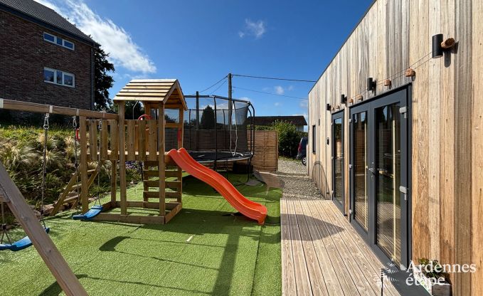 Tiny house voor 6 personen (max 4 volwassenen) met 3 slaapkamers, hottub, speeltuin en barbecue vlakbij Malmedy