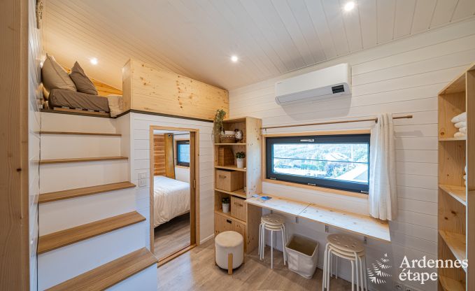 Tiny house voor 6 personen (max 4 volwassenen) met 3 slaapkamers, hottub, speeltuin en barbecue vlakbij Malmedy