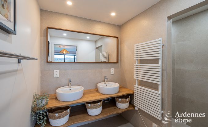Ruime vakantiewoning in Manhay voor 15 personen met moderne faciliteiten in de Ardennen