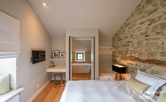 Charmant en stijlvol boerderijtje voor 14 personen en 2 honden in Manhay