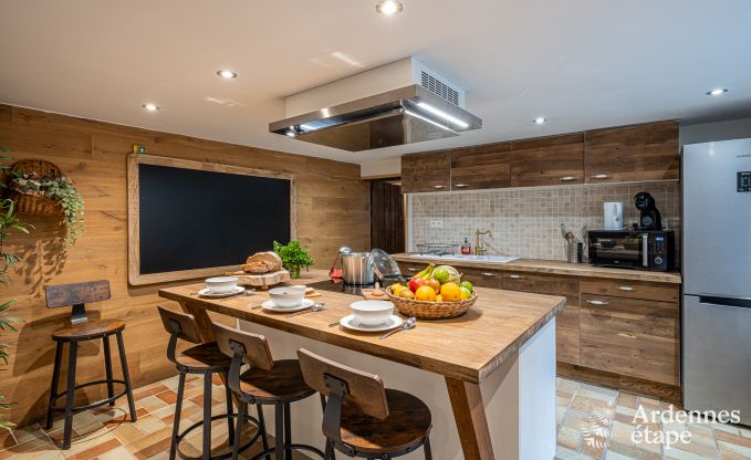 Charmant vakantiehuis in Manhay voor 8 personen, met verwarmd buitenzwembad, priv�vijver en fietsgarage aan de rand van het bos