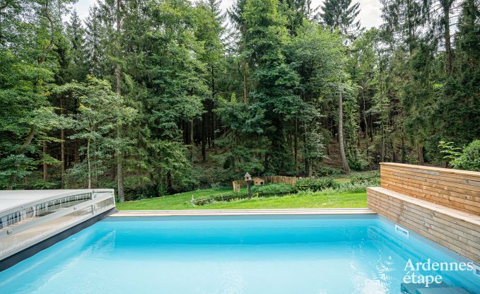 Charmant vakantiehuis in Manhay voor 8 personen, met verwarmd buitenzwembad, priv�vijver en fietsgarage aan de rand van het bos