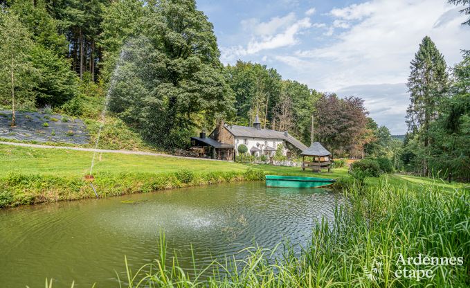 Charmant vakantiehuis in Manhay voor 8 personen, met verwarmd buitenzwembad, priv�vijver en fietsgarage aan de rand van het bos
