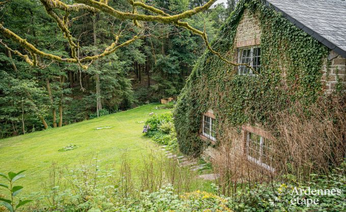 Charmant vakantiehuis in Manhay voor 8 personen, met verwarmd buitenzwembad, priv�vijver en fietsgarage aan de rand van het bos