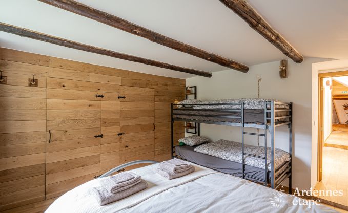 Charmant vakantiehuis in Manhay voor 8 personen, met verwarmd buitenzwembad, priv�vijver en fietsgarage aan de rand van het bos