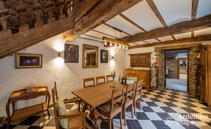 Charmant vakantiehuis in Manhay voor 8 personen, met verwarmd buitenzwembad, priv�vijver en fietsgarage aan de rand van het bos