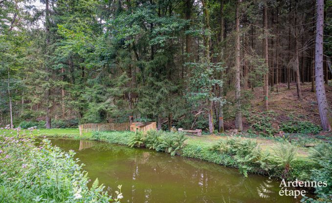 Charmant vakantiehuis in Manhay voor 8 personen, met verwarmd buitenzwembad, priv�vijver en fietsgarage aan de rand van het bos