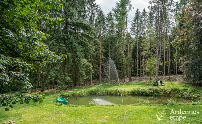 Charmant vakantiehuis in Manhay voor 8 personen, met verwarmd buitenzwembad, priv�vijver en fietsgarage aan de rand van het bos