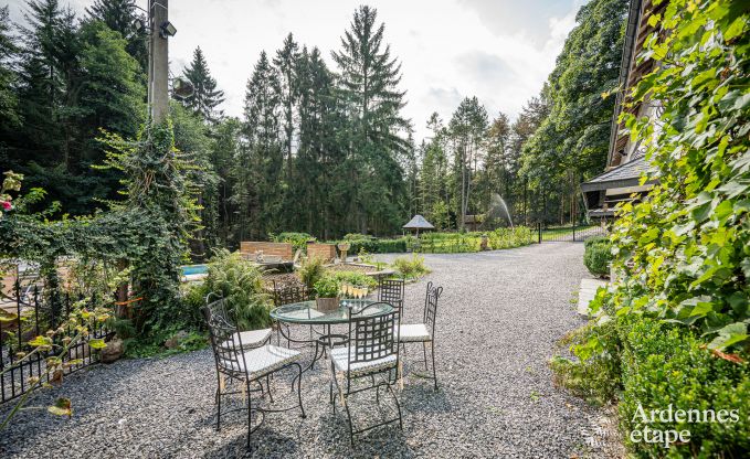 Charmant vakantiehuis in Manhay voor 8 personen, met verwarmd buitenzwembad, priv�vijver en fietsgarage aan de rand van het bos