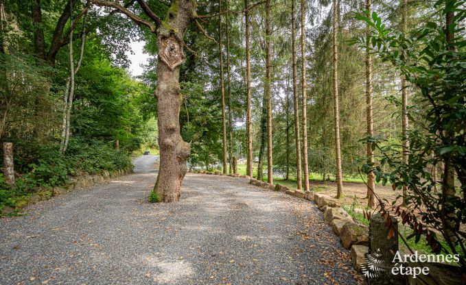 Charmant vakantiehuis in Manhay voor 8 personen, met verwarmd buitenzwembad, priv�vijver en fietsgarage aan de rand van het bos