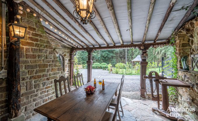 Charmant vakantiehuis in Manhay voor 8 personen, met verwarmd buitenzwembad, priv�vijver en fietsgarage aan de rand van het bos