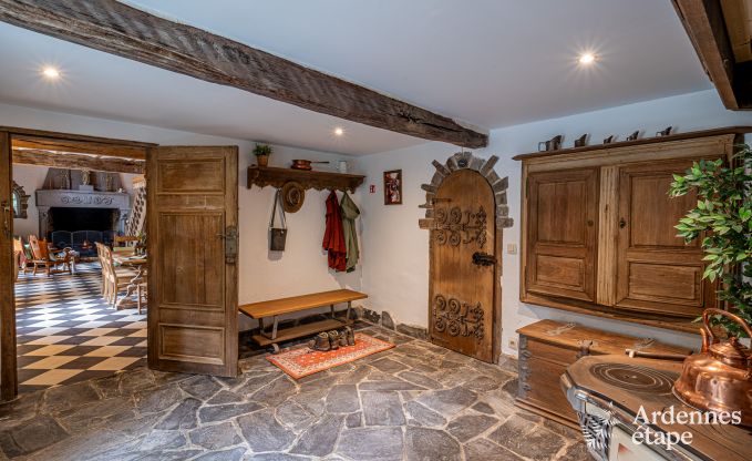 Charmant vakantiehuis in Manhay voor 8 personen, met verwarmd buitenzwembad, priv�vijver en fietsgarage aan de rand van het bos