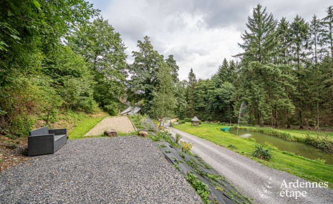 Charmant vakantiehuis in Manhay voor 8 personen, met verwarmd buitenzwembad, priv�vijver en fietsgarage aan de rand van het bos