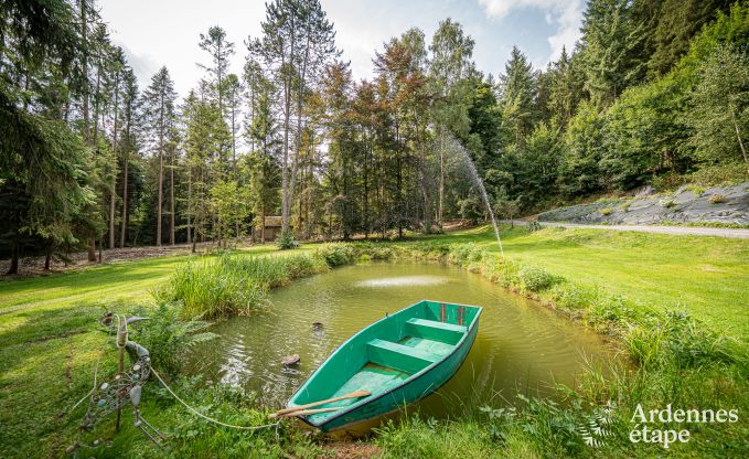 Charmant vakantiehuis in Manhay voor 8 personen, met verwarmd buitenzwembad, priv�vijver en fietsgarage aan de rand van het bos