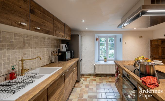 Charmant vakantiehuis in Manhay voor 8 personen, met verwarmd buitenzwembad, priv�vijver en fietsgarage aan de rand van het bos