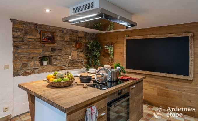 Charmant vakantiehuis in Manhay voor 8 personen, met verwarmd buitenzwembad, priv�vijver en fietsgarage aan de rand van het bos