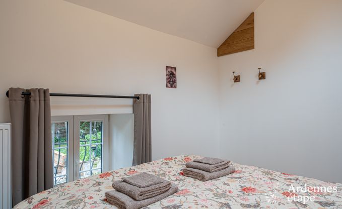 Charmant vakantiehuis in Manhay voor 8 personen, met verwarmd buitenzwembad, priv�vijver en fietsgarage aan de rand van het bos