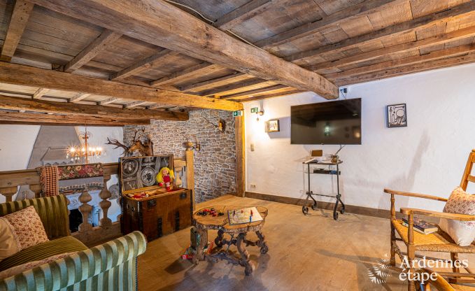 Charmant vakantiehuis in Manhay voor 8 personen, met verwarmd buitenzwembad, priv�vijver en fietsgarage aan de rand van het bos