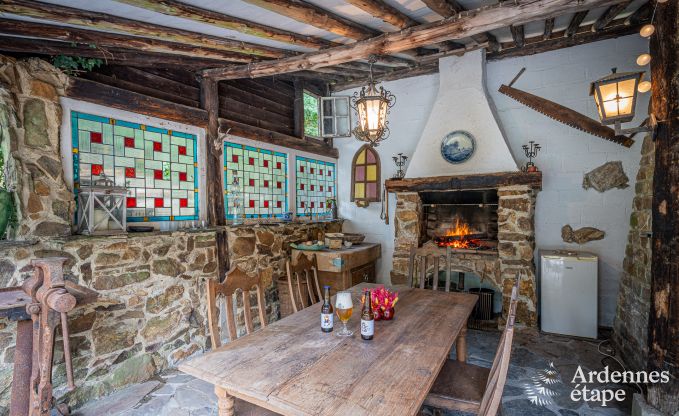 Charmant vakantiehuis in Manhay voor 8 personen, met verwarmd buitenzwembad, priv�vijver en fietsgarage aan de rand van het bos