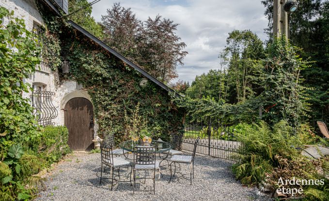 Charmant vakantiehuis in Manhay voor 8 personen, met verwarmd buitenzwembad, priv�vijver en fietsgarage aan de rand van het bos