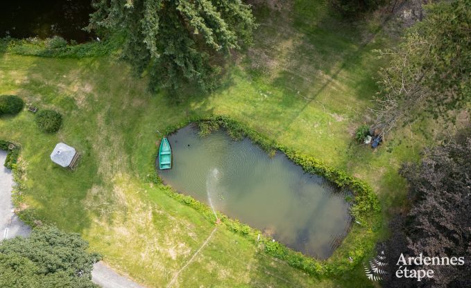 Charmant vakantiehuis in Manhay voor 8 personen, met verwarmd buitenzwembad, priv�vijver en fietsgarage aan de rand van het bos