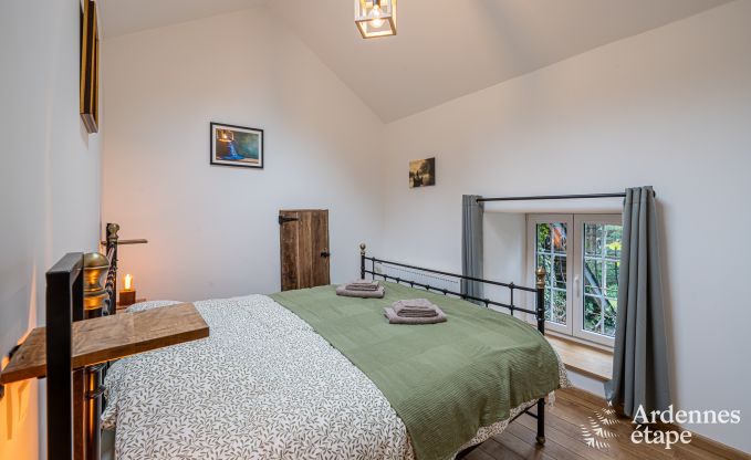 Charmant vakantiehuis in Manhay voor 8 personen, met verwarmd buitenzwembad, priv�vijver en fietsgarage aan de rand van het bos