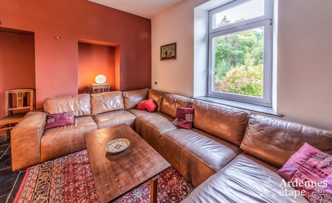 Vakantiewoning voor 41 personen met 22 slaapkamers aan het water in de Ardennen, nabij Maredsous