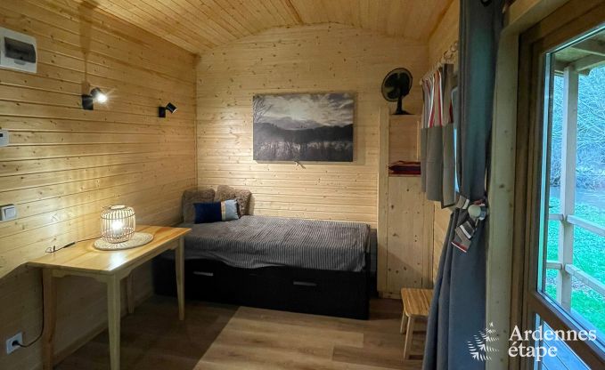 Vakantiewoning voor 41 personen met 22 slaapkamers aan het water in de Ardennen, nabij Maredsous