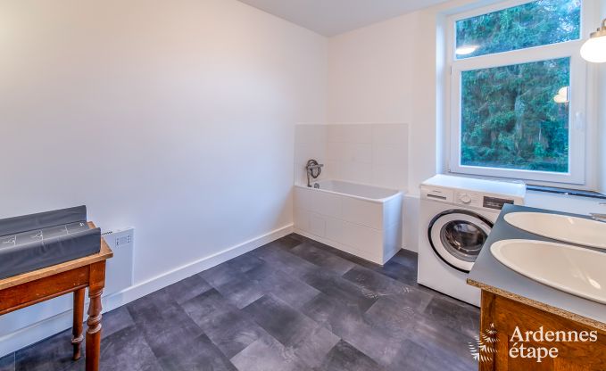 Vakantiewoning voor 41 personen met 22 slaapkamers aan het water in de Ardennen, nabij Maredsous