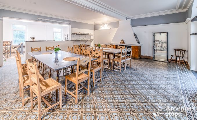 Vakantiewoning voor 41 personen met 22 slaapkamers aan het water in de Ardennen, nabij Maredsous