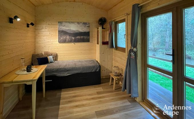 Vakantiewoning voor 41 personen met 22 slaapkamers aan het water in de Ardennen, nabij Maredsous