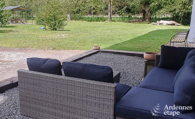 Vakantiewoning voor 41 personen met 22 slaapkamers aan het water in de Ardennen, nabij Maredsous