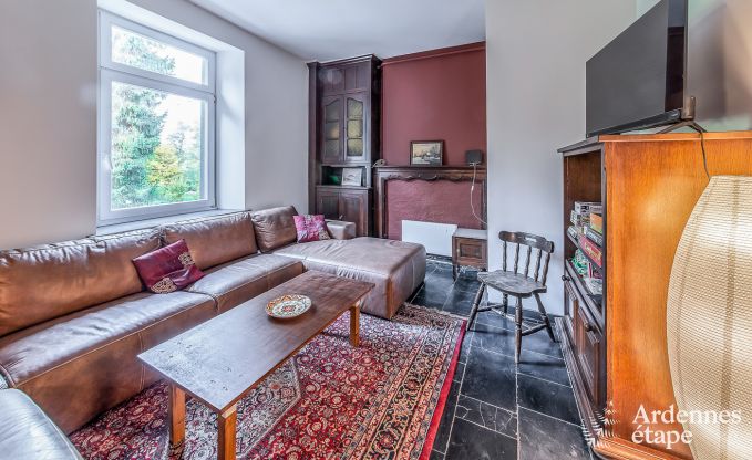 Vakantiewoning voor 41 personen met 22 slaapkamers aan het water in de Ardennen, nabij Maredsous