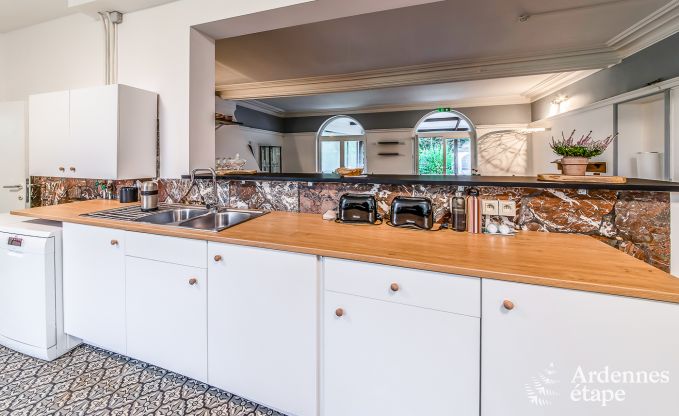 Vakantiewoning voor 41 personen met 22 slaapkamers aan het water in de Ardennen, nabij Maredsous