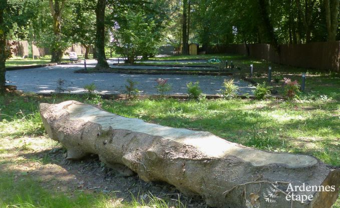 Vakantiewoning voor 41 personen met 22 slaapkamers aan het water in de Ardennen, nabij Maredsous