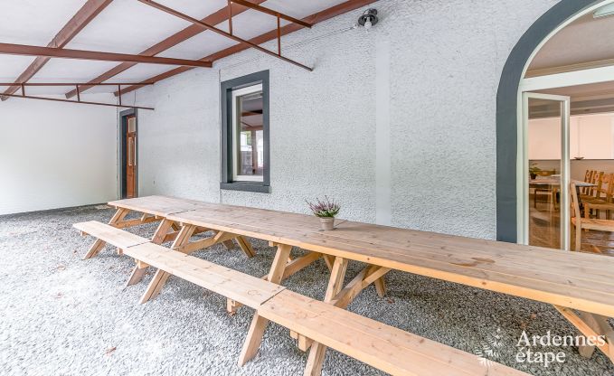 Vakantiewoning voor 41 personen met 22 slaapkamers aan het water in de Ardennen, nabij Maredsous