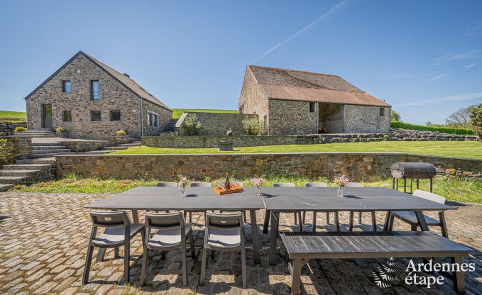 Ruime vakantiewoning in Maredsous voor 18 personen met 6 slaapkamers, 5 badkamers, pizzaoven en grote privtuin nabij Dinant en Mettet