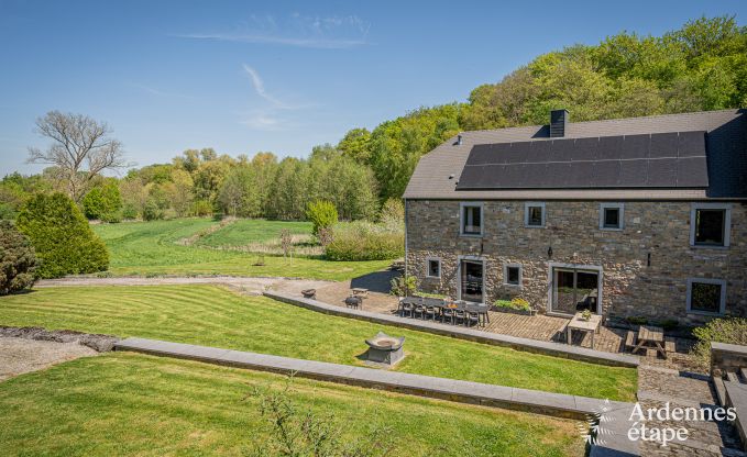 Ruime vakantiewoning in Maredsous voor 18 personen met 6 slaapkamers, 5 badkamers, pizzaoven en grote privtuin nabij Dinant en Mettet