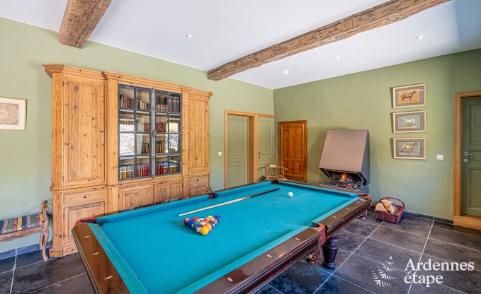 Ruime vakantiewoning in Maredsous voor 18 personen met 6 slaapkamers, 5 badkamers, pizzaoven en grote privtuin nabij Dinant en Mettet