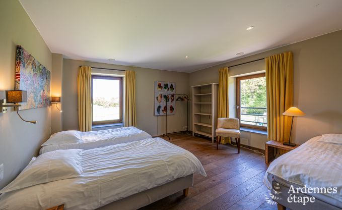 Ruime vakantiewoning in Maredsous voor 18 personen met 6 slaapkamers, 5 badkamers, pizzaoven en grote privtuin nabij Dinant en Mettet