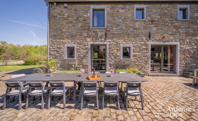 Ruime vakantiewoning in Maredsous voor 18 personen met 6 slaapkamers, 5 badkamers, pizzaoven en grote privtuin nabij Dinant en Mettet