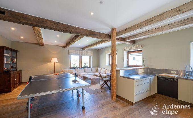 Ruime vakantiewoning in Maredsous voor 18 personen met 6 slaapkamers, 5 badkamers, pizzaoven en grote privtuin nabij Dinant en Mettet