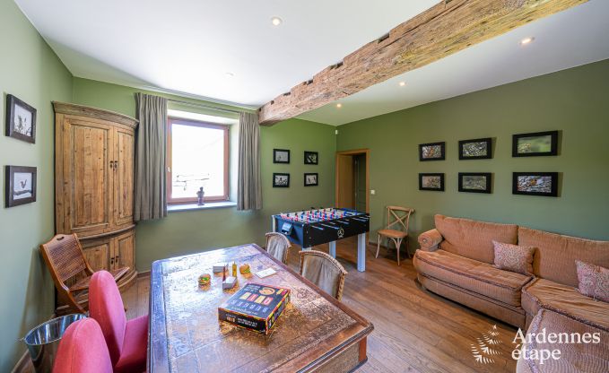 Ruime vakantiewoning in Maredsous voor 18 personen met 6 slaapkamers, 5 badkamers, pizzaoven en grote privtuin nabij Dinant en Mettet