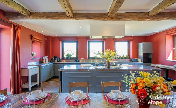 Ruime vakantiewoning in Maredsous voor 18 personen met 6 slaapkamers, 5 badkamers, pizzaoven en grote privtuin nabij Dinant en Mettet