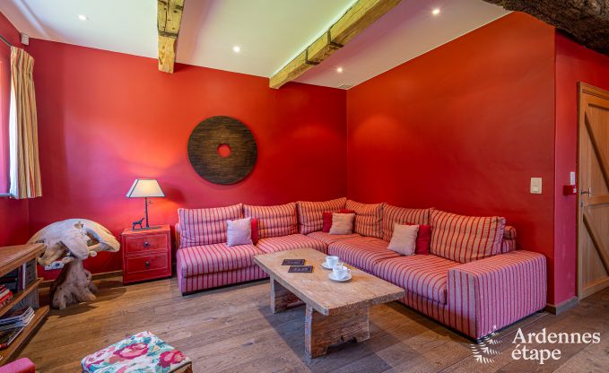 Ruime vakantiewoning in Maredsous voor 18 personen met 6 slaapkamers, 5 badkamers, pizzaoven en grote privtuin nabij Dinant en Mettet