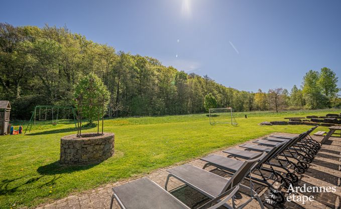 Ruime vakantiewoning in Maredsous voor 18 personen met 6 slaapkamers, 5 badkamers, pizzaoven en grote privtuin nabij Dinant en Mettet