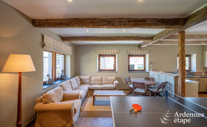 Ruime vakantiewoning in Maredsous voor 18 personen met 6 slaapkamers, 5 badkamers, pizzaoven en grote privtuin nabij Dinant en Mettet