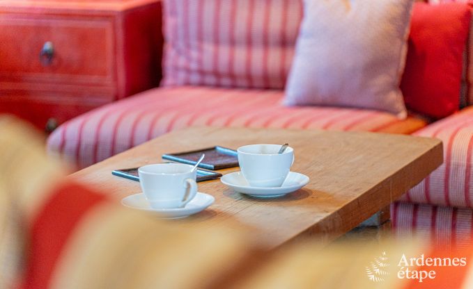 Ruime vakantiewoning in Maredsous voor 18 personen met 6 slaapkamers, 5 badkamers, pizzaoven en grote privtuin nabij Dinant en Mettet