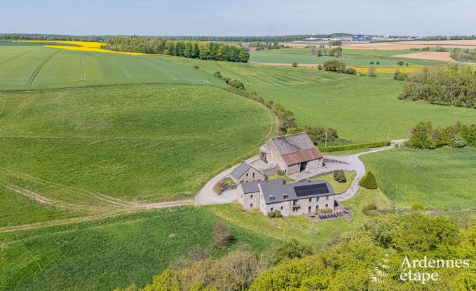 Ruime vakantiewoning in Maredsous voor 18 personen met 6 slaapkamers, 5 badkamers, pizzaoven en grote privtuin nabij Dinant en Mettet