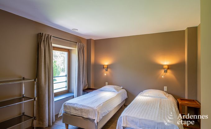Ruime vakantiewoning in Maredsous voor 18 personen met 6 slaapkamers, 5 badkamers, pizzaoven en grote privtuin nabij Dinant en Mettet